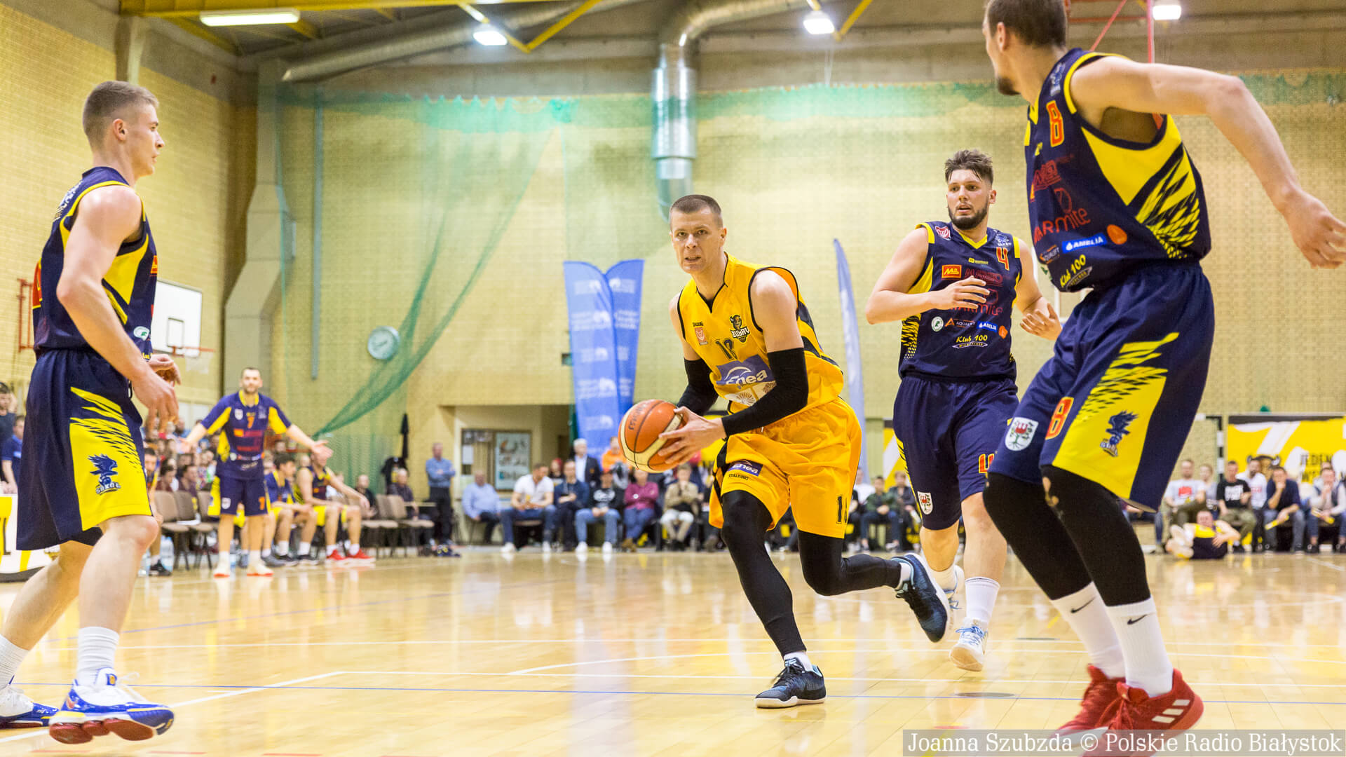 Żubry Białystok rozbiły Sokół Międzychód 100:60 i awansowały do ćwierćfinału play-off [zdjęcia, wideo]