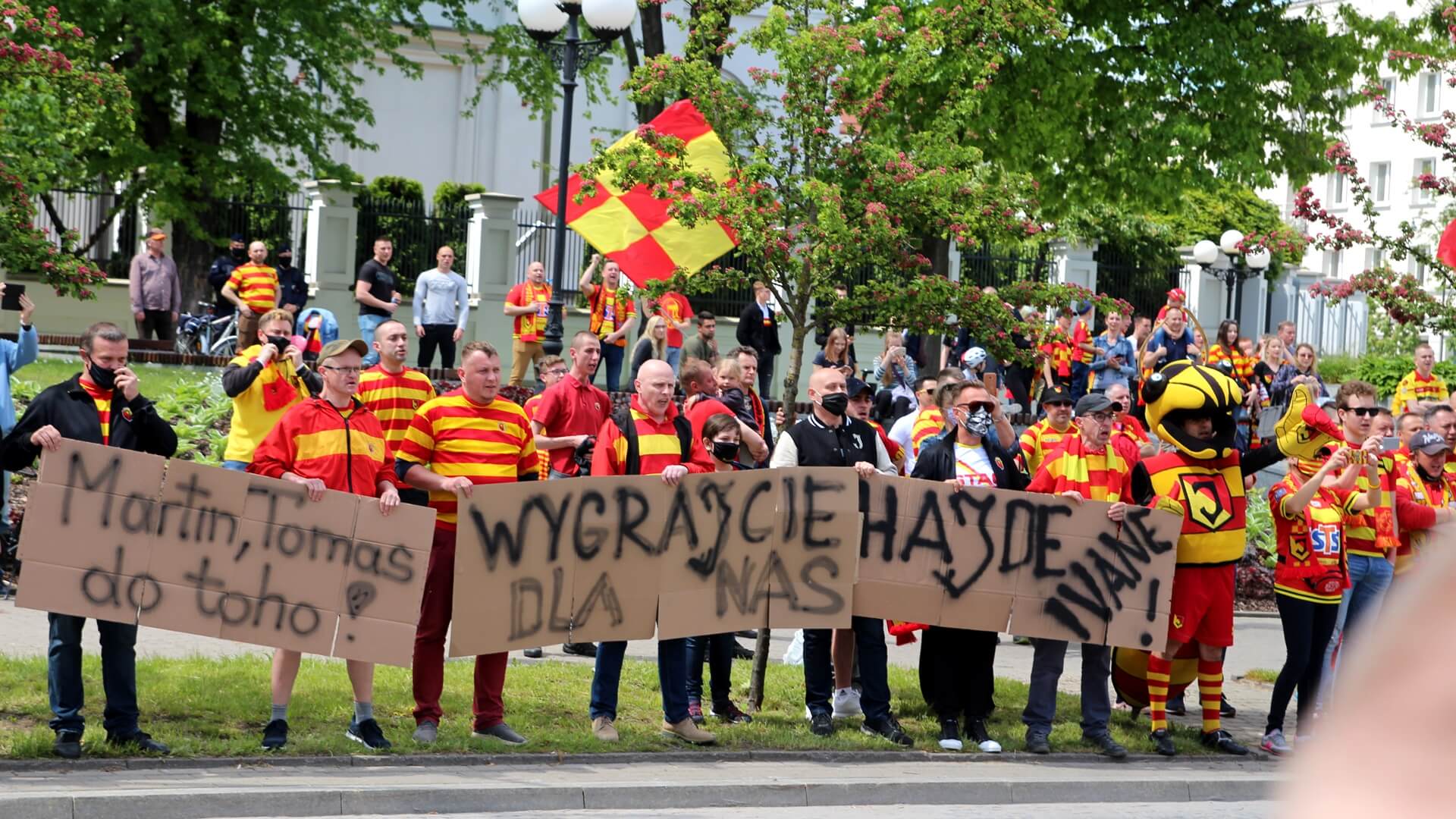 Doping kibiców Jagiellonii przed meczem z Wisłą Płock [zdjęcia, wideo]