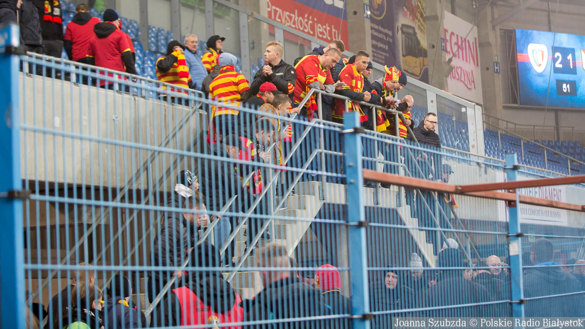 Kibic Jagiellonii spadł z trybuny stadionu w Gliwicach - trafił do szpitala