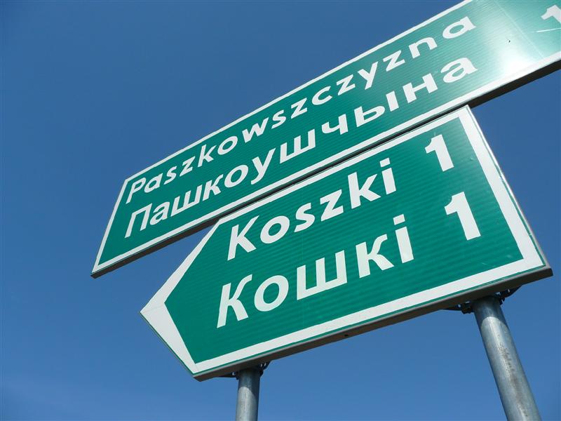 Wandale zamalowali tablice z dwujęzycznymi nazwami miejscowości w okolicach Orli