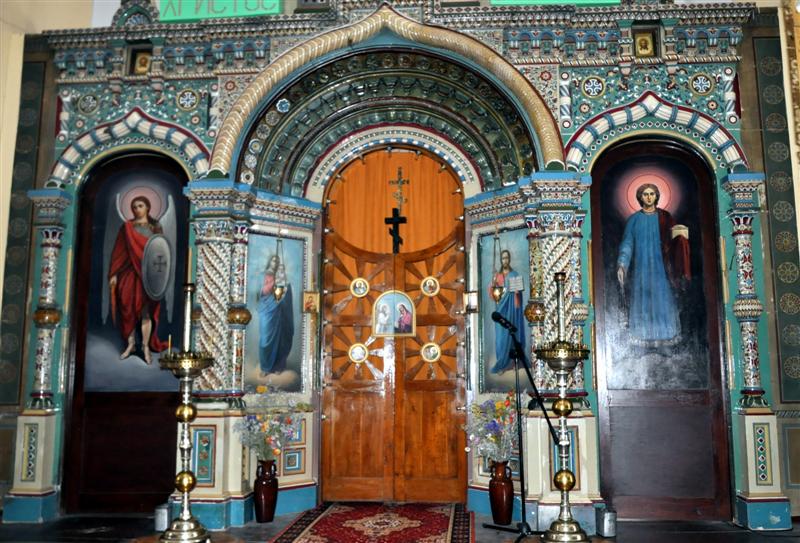 Cerkiew św. Mikołaja w Białowieży z ceramicznym ikonostasem