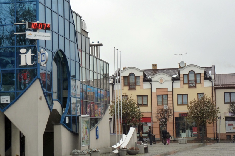 Mieszkańcy Augustowa mogą już korzystać z pierwszych automatycznych defibrylatorów