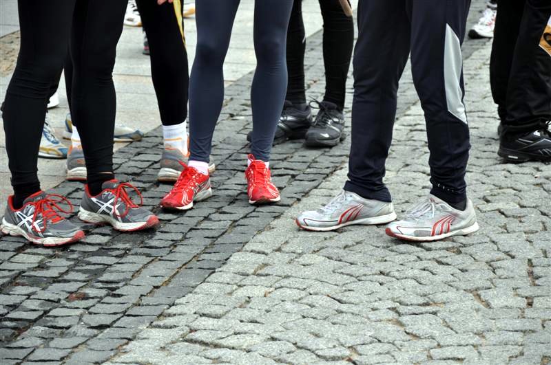 Ok. 200 osób biegnie w III Sztafecie Niepodległości