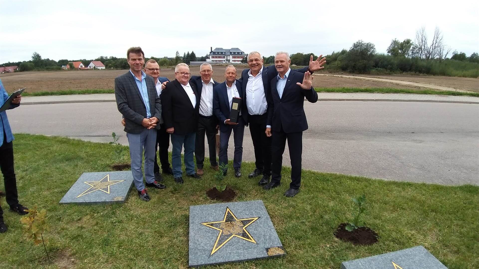 Obelisk i 12 pamiątkowych tablic poświęconych wybitnym polskim sportowcom pojawiło się na Suwalszczyźnie