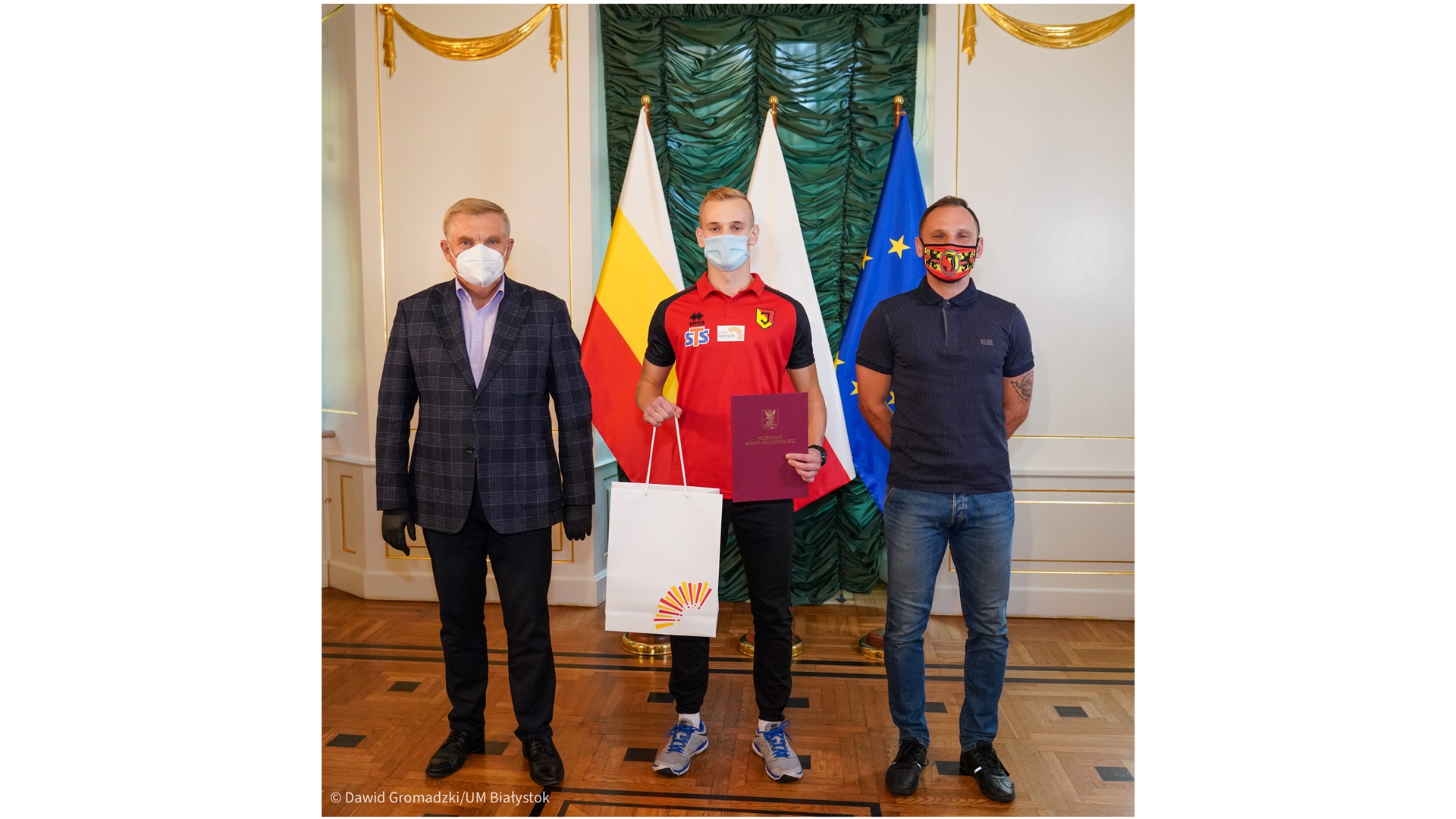 Prezydent Białegostoku podziękował 16-latkowi, który pomógł starszemu mężczyźnie