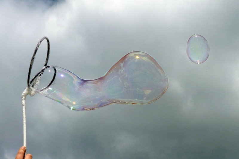 Pokazy gigantycznych baniek, spektakle teatralne i tworzenie mandali z ziaren - warsztaty familijne w Sejnach