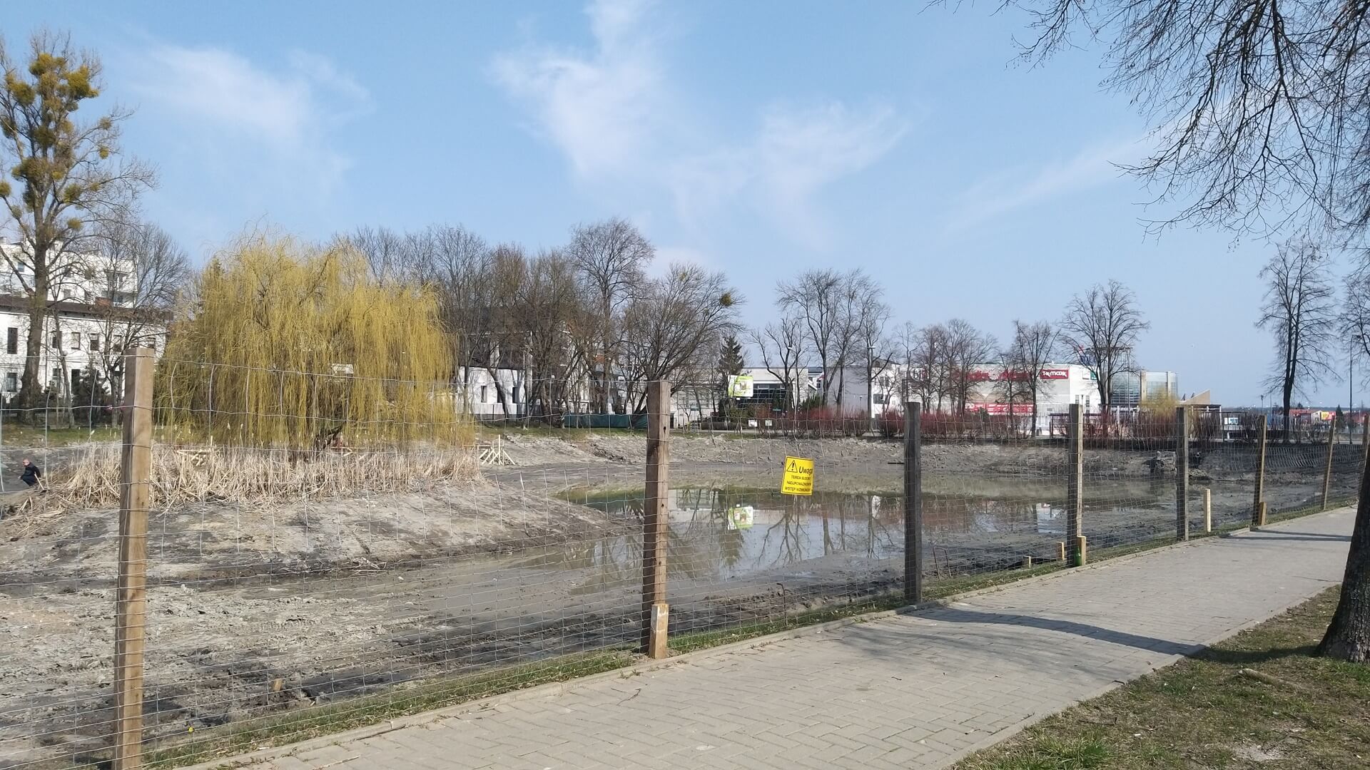 Przy ul. Mickiewicza w Białymstoku trwa modernizacja stawu i terenów wokół