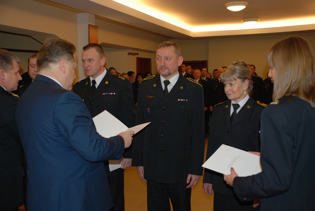 Kilku podlaskich strażaków otrzymało nagrody finansowe od ministra spraw wewnętrznych i administracji