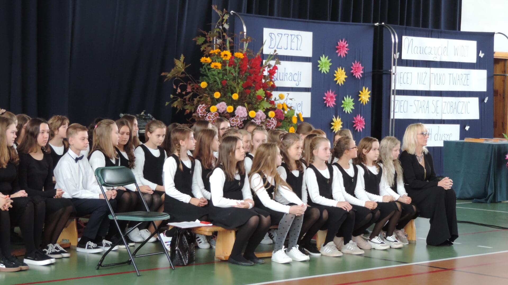 Ponad 30 pracowników oświaty otrzymało nagrody prezydenta Łomży