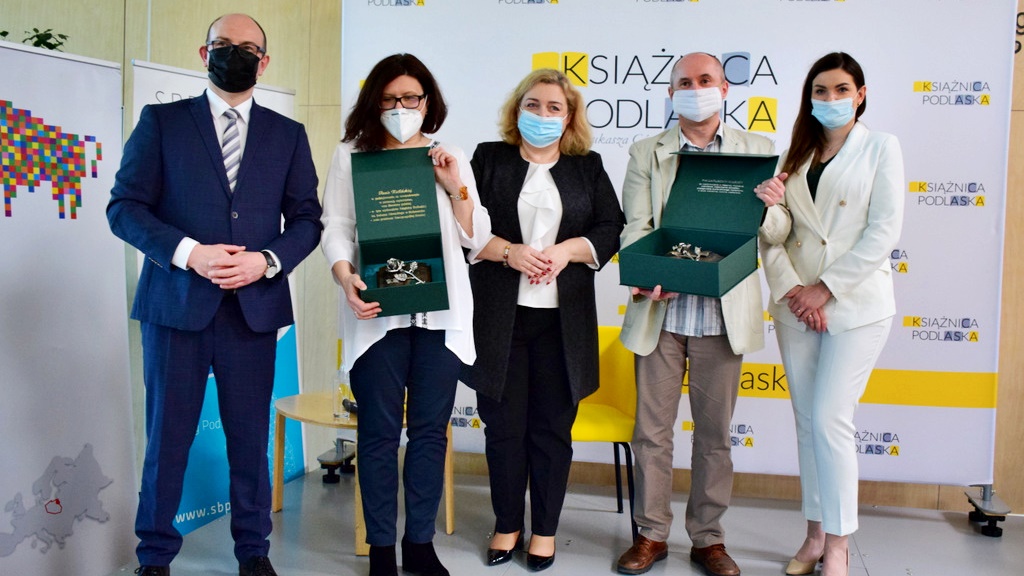 Anna Kietlińska i prof. Dariusz Kulesza otrzymali wyróżnienia Książnicy Podlaskiej - Srebrne Róże