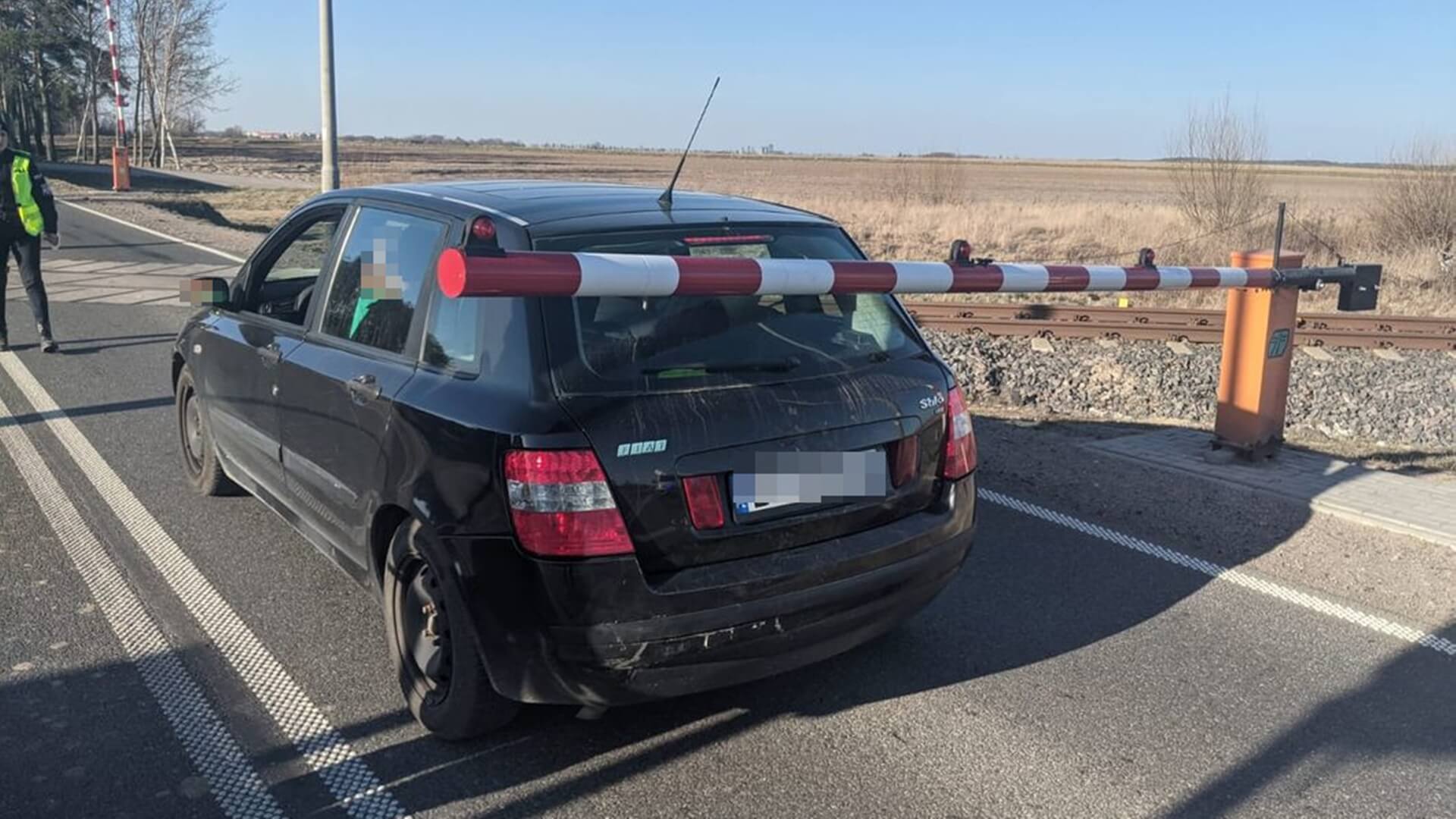 Podlascy policjanci apelują o ostrożność na przejazdach kolejowych