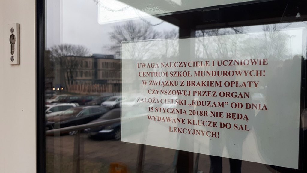 Uczniowie białostockiego liceum mogą nie wejść do sal lekcyjnych - szkoła ma problemy