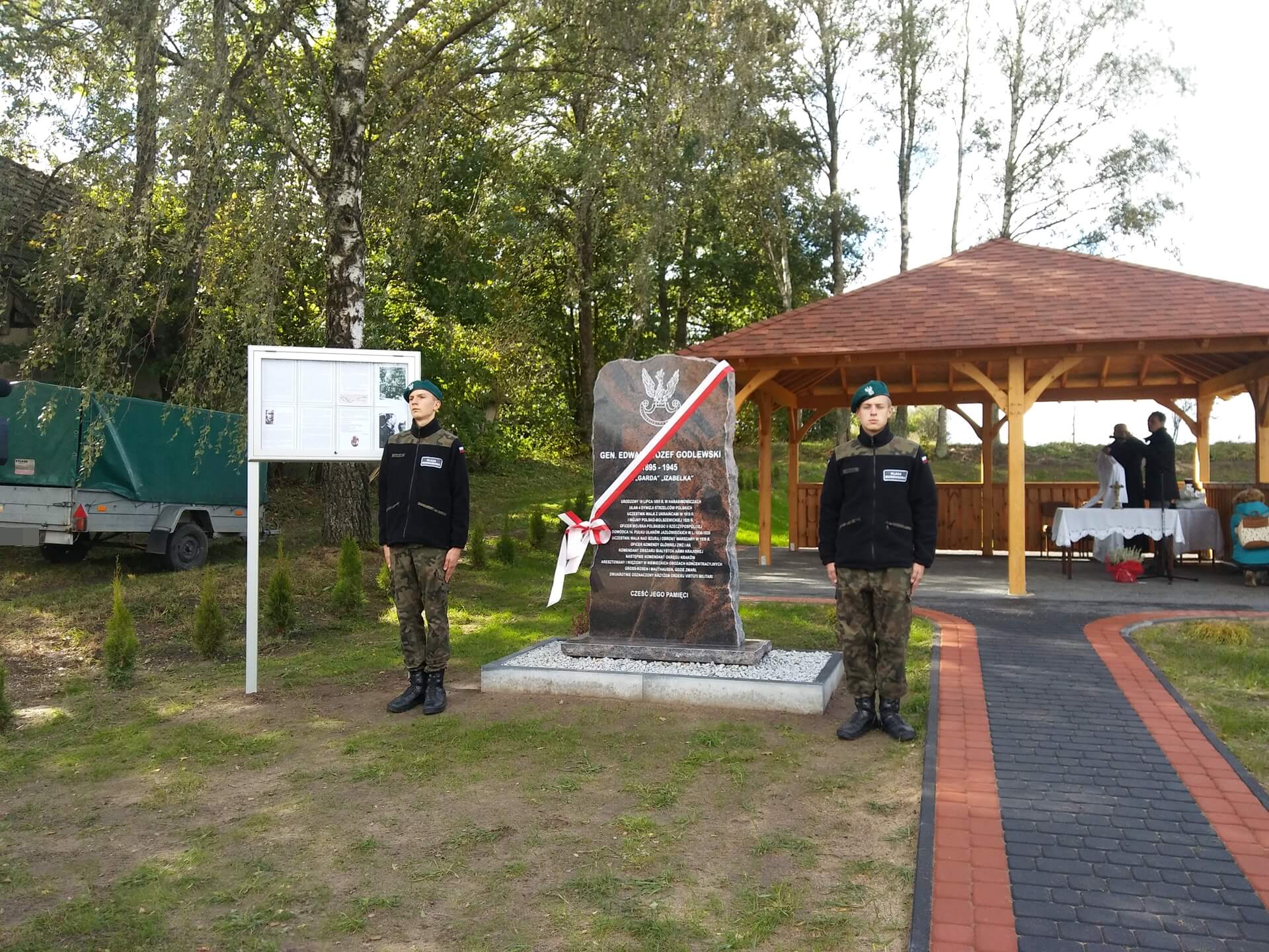 Mieszkańcy Harasimowicz upamiętnili generała Edwarda Godlewskiego