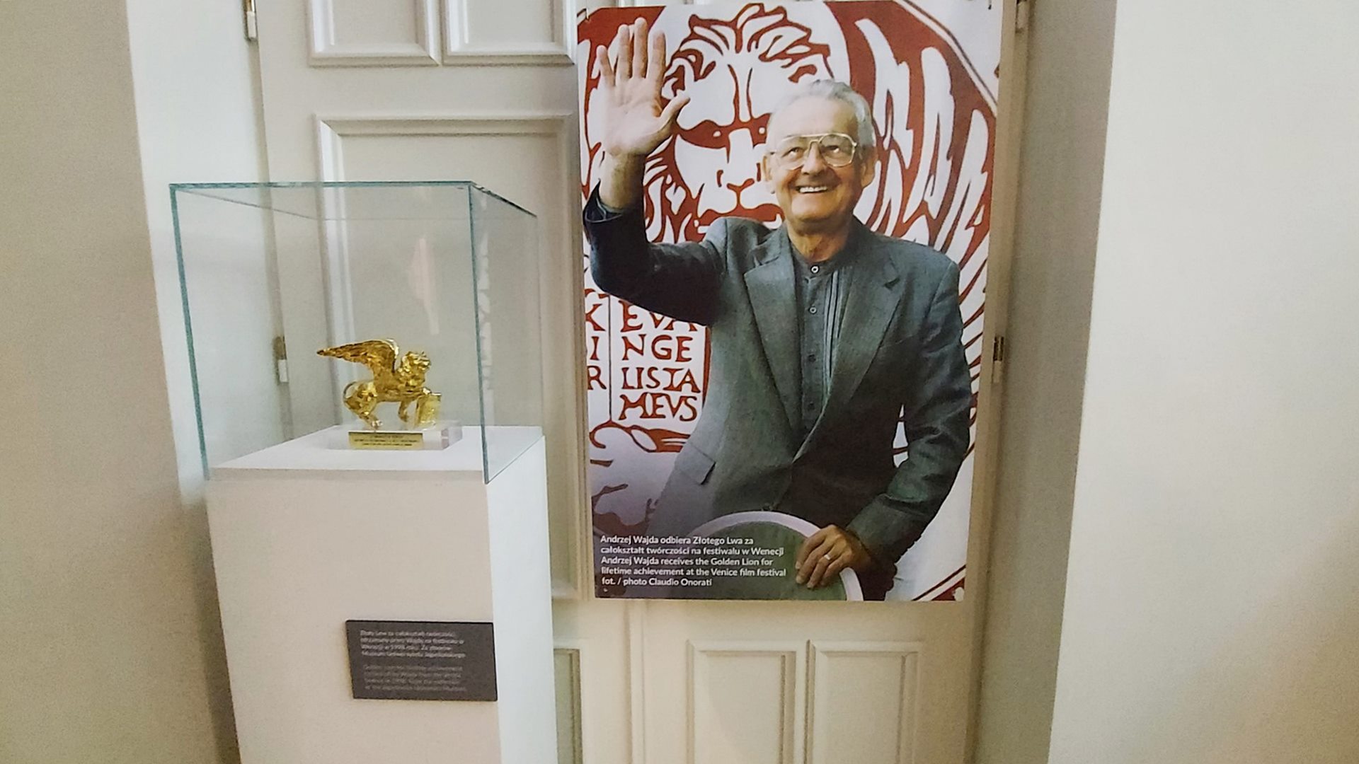 W Suwałkach można oglądać pamiątki związane z Andrzejem Wajdą