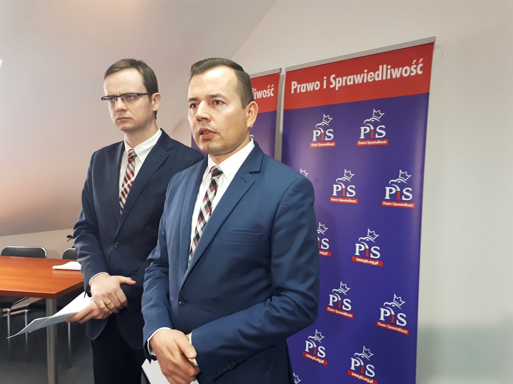 Radni PiS krytycznie o przetargach na inwestycje drogowe w Białymstoku