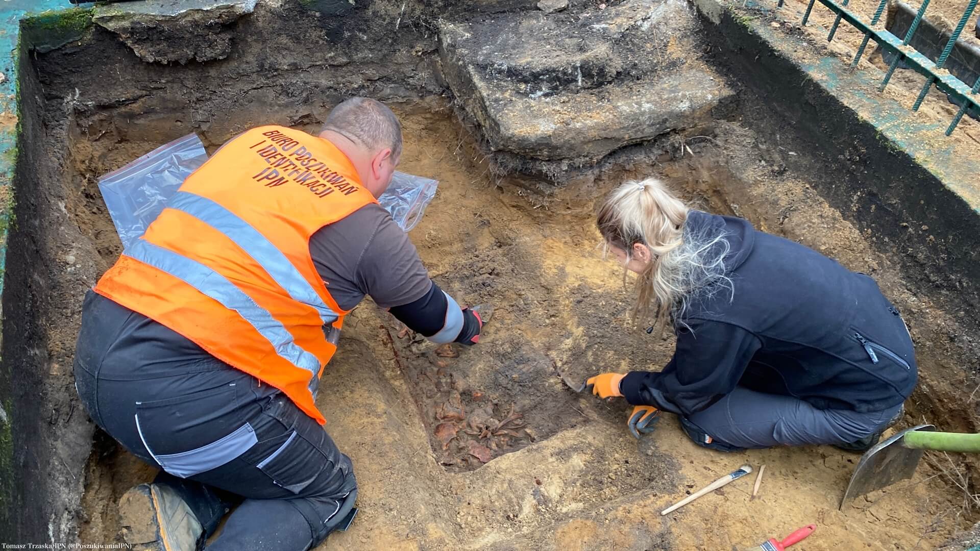 Archeolodzy z IPN-u odnaleźli ludzkie szczątki niedaleko wsi Ogóły w gminie Czarna Białostocka