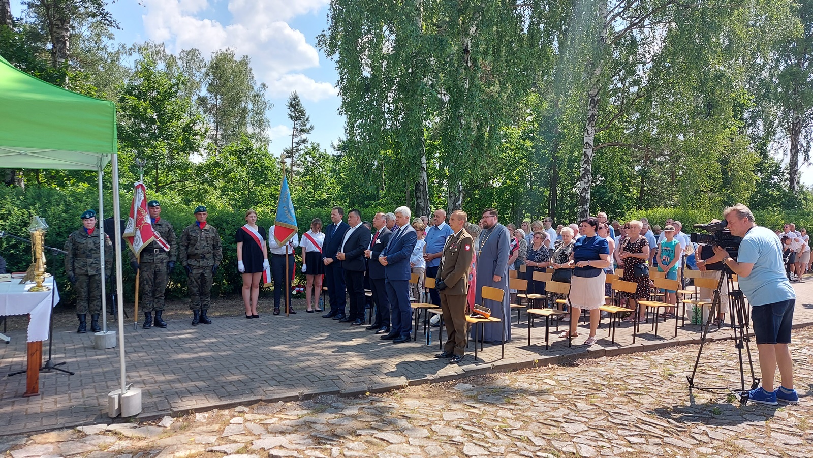 Uroczystości upamiętniające tysiące ofiar niemieckiej zbrodni przy pomniku w Grabówce