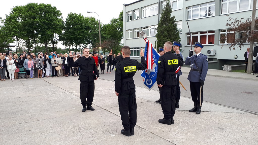 "Służyć wiernie narodowi…" – nowi policjanci ślubowali w Białymstoku
