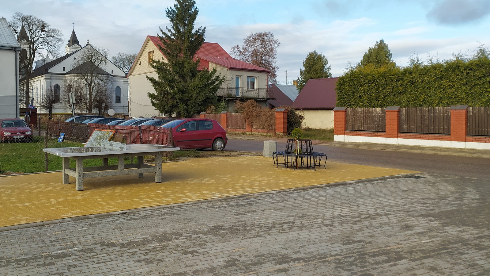 Rewitalizacja zakończona - mieszkańcy Suchowoli korzystają już z miejskiego placu