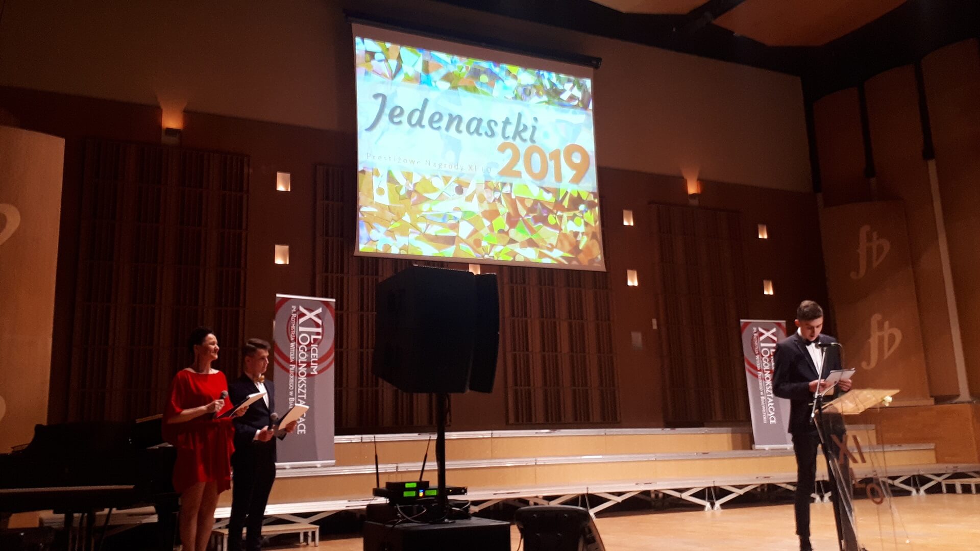 Najlepsi uczniowie i nauczyciele XI LO dostali "Jedenastki"