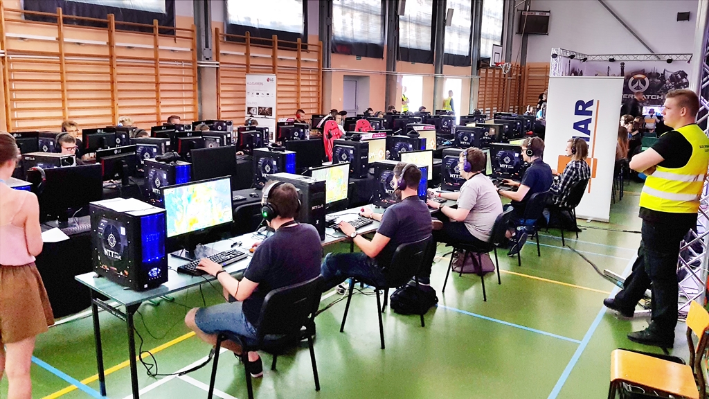 Ponad 100 zawodników rywalizuje w turnieju gier komputerowych w Grajewie