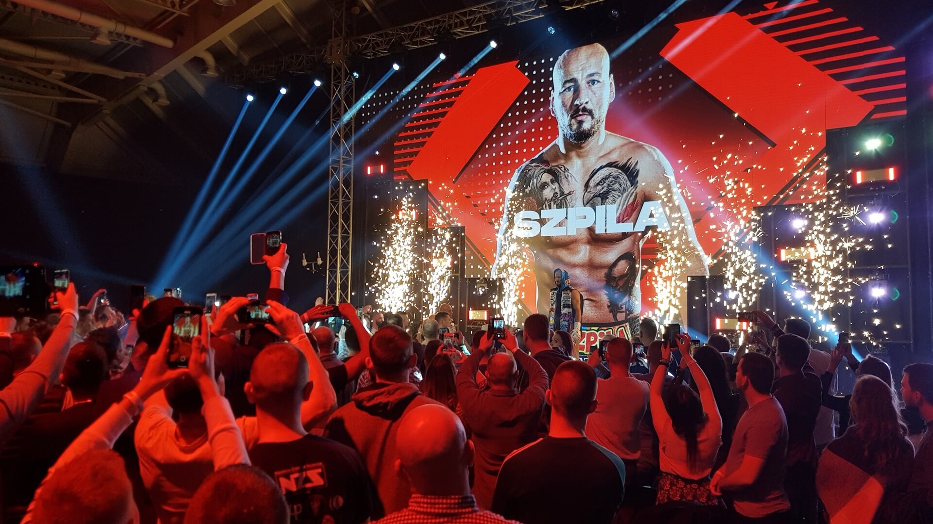 Kontrowersyjne zwycięstwo Artura Szpilki na gali pięściarskiej w Łomży