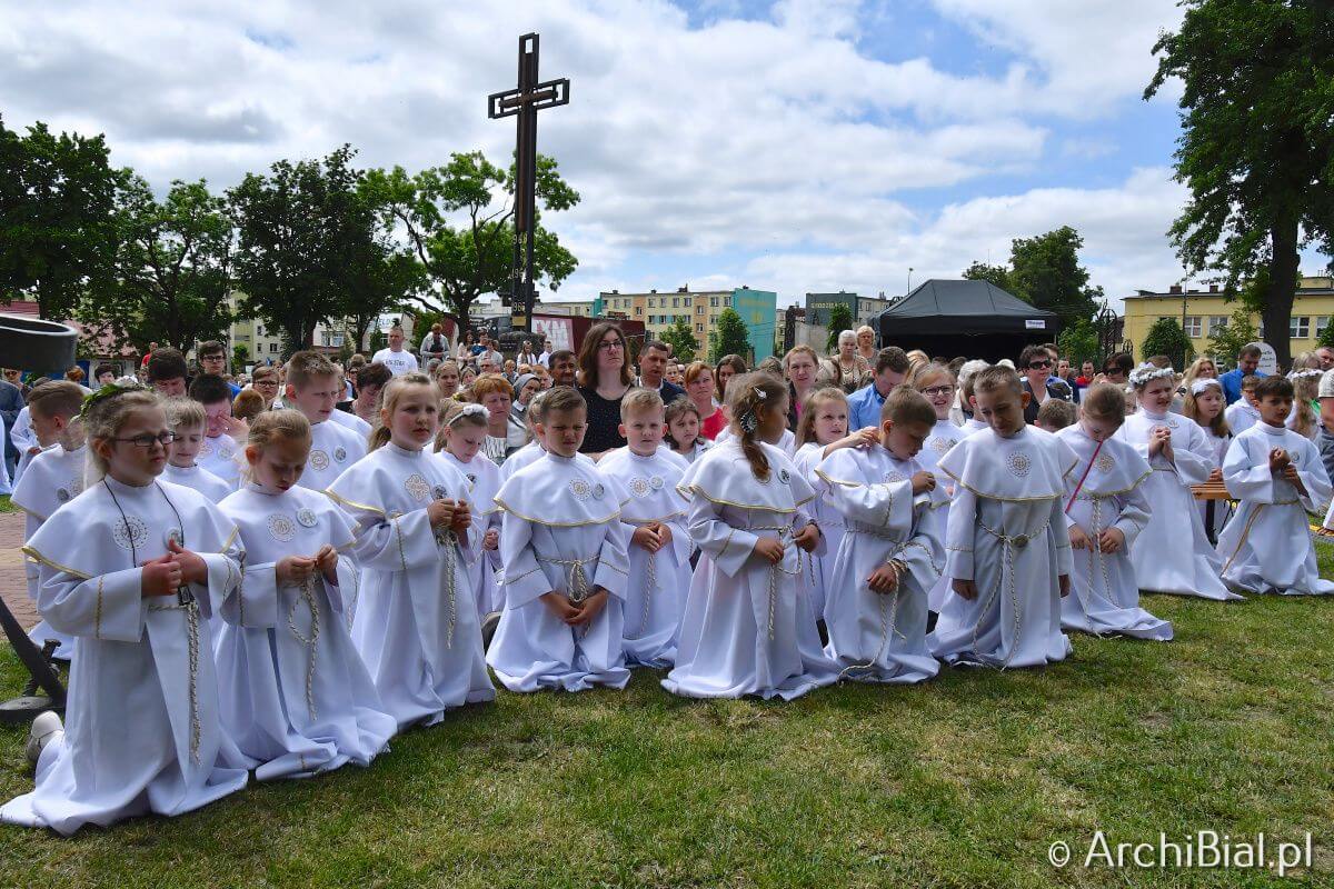 Dzieci pierwszokomunijne na pielgrzymce w Sokółce