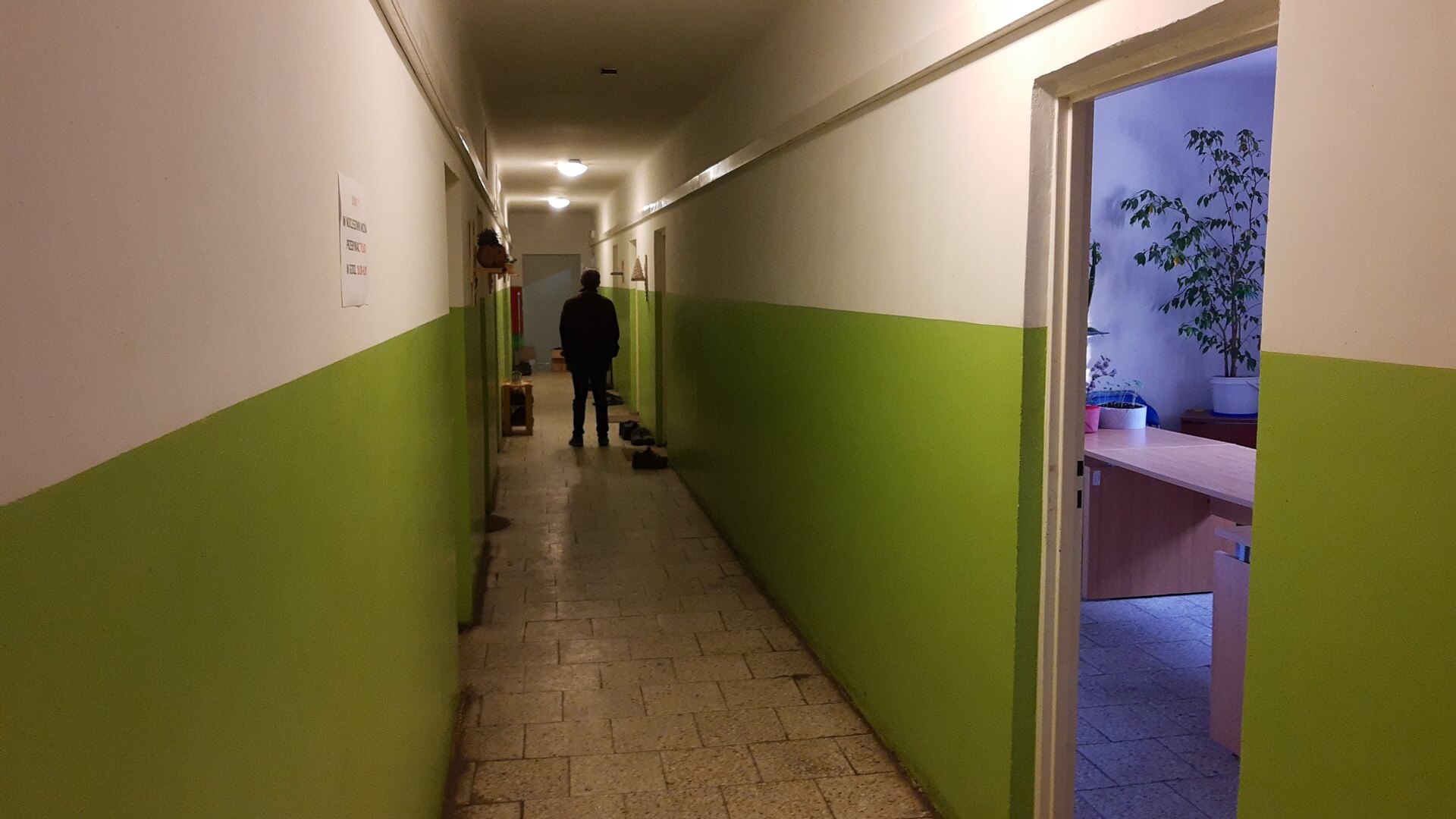 Bezdomni i osoby starsze są szczególnie narażeni na zakażenie koronawirusem