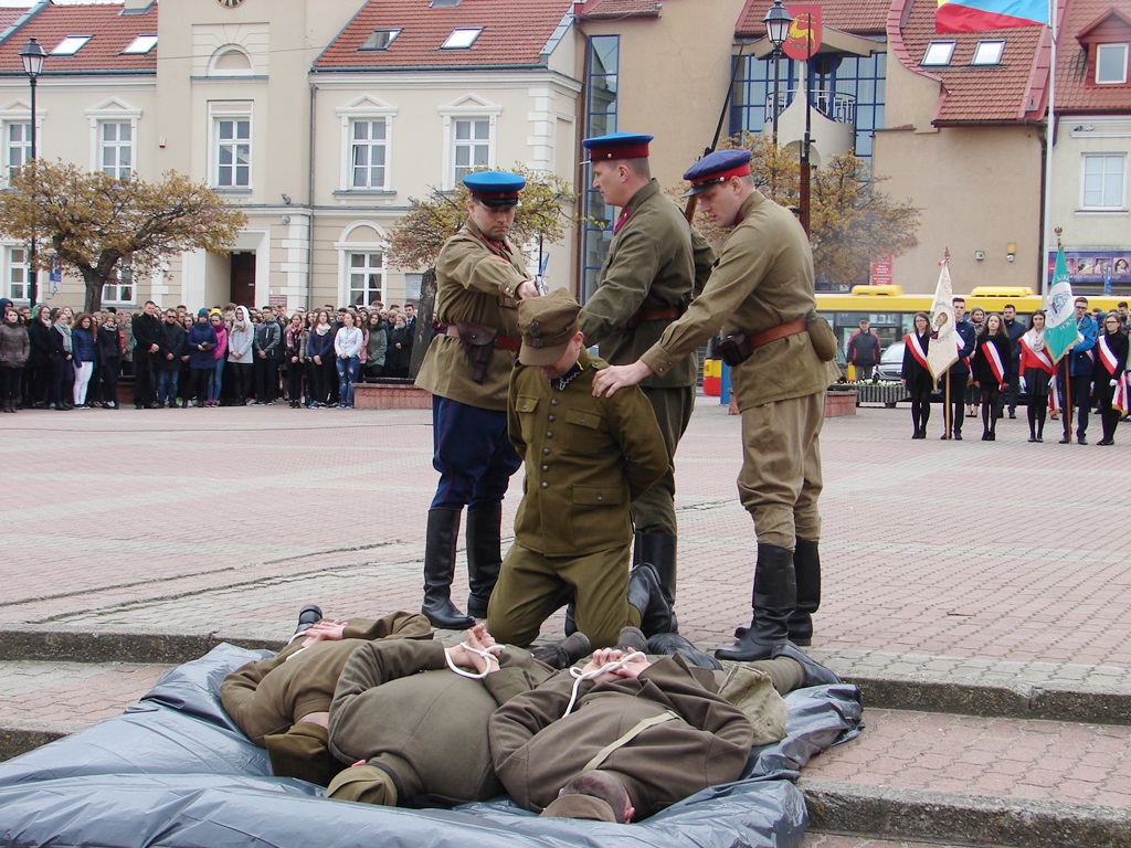 Historyczna inscenizacja w Łomży w 77. rocznicę zbrodni katyńskiej