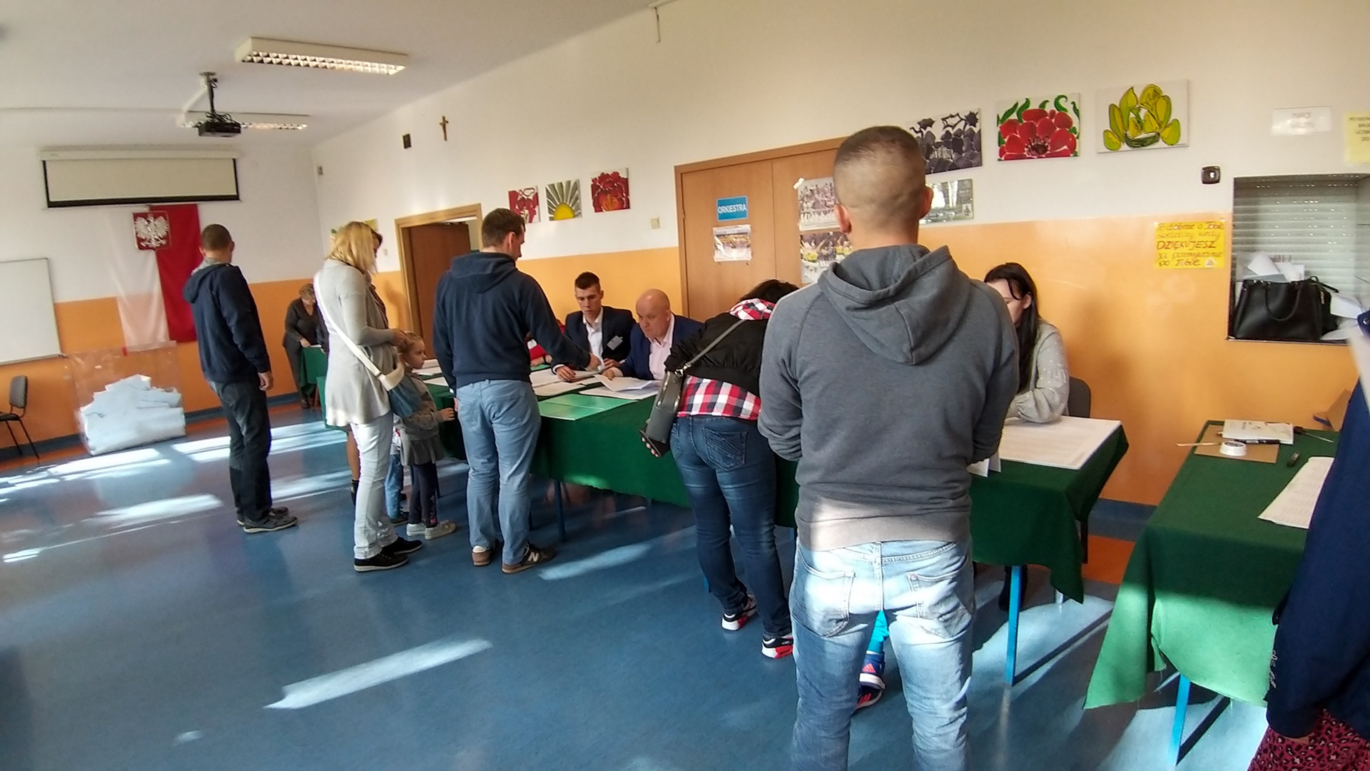 Podlaskie głosuje - trwają wybory do Sejmu i Senatu