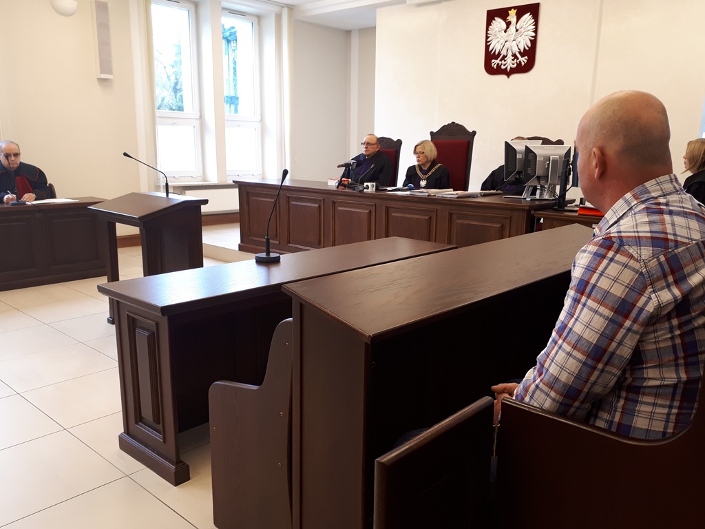 Policjanci, którym z budynku białostockiej prokuratury uciekł podejrzany - uniewinnieni