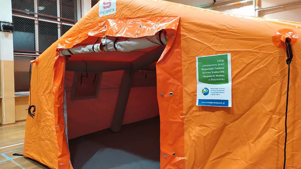 Specjalny pneumatyczny namiot trafił do strażaków ochotników z Suchowoli