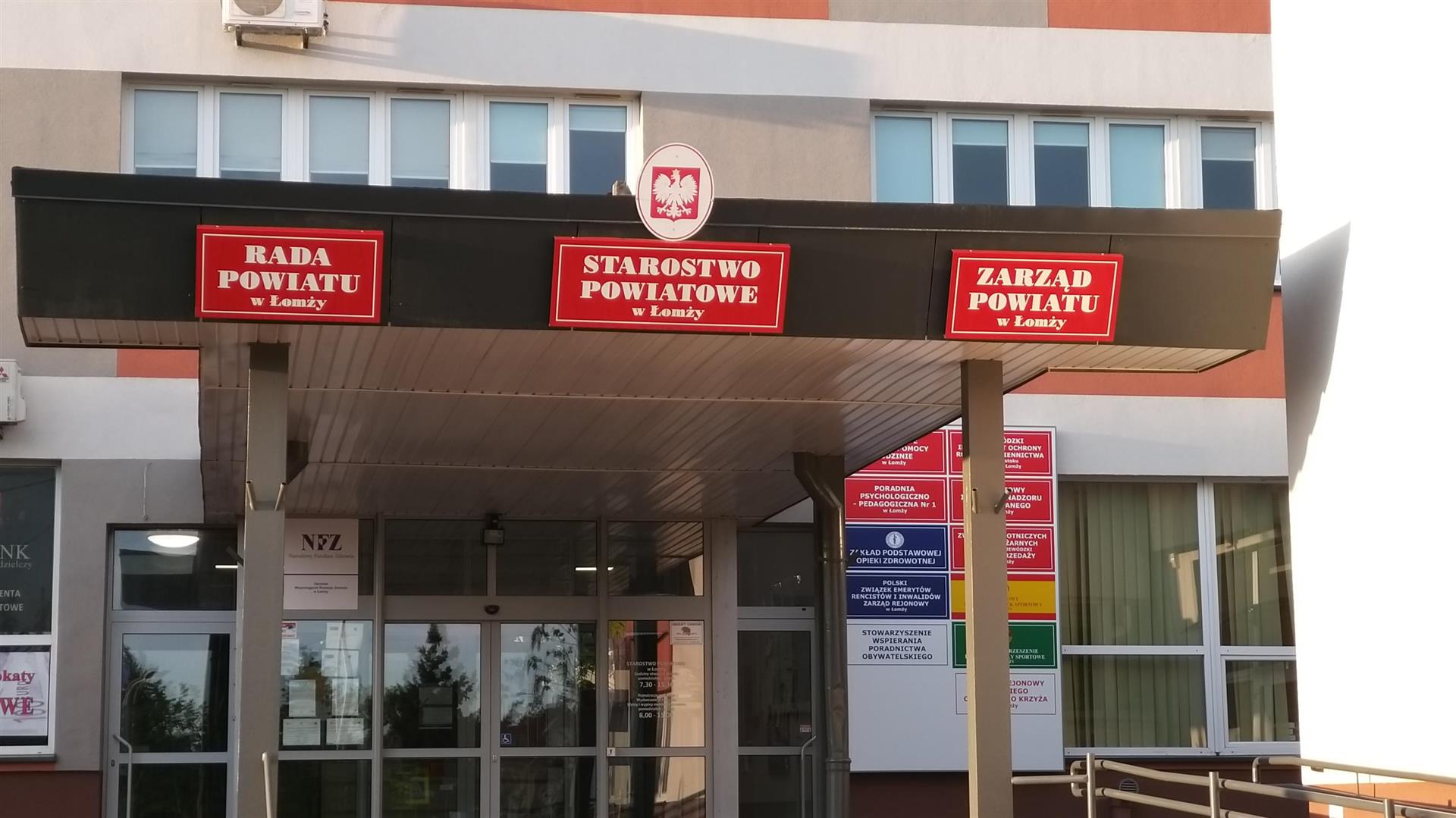 Sekretarz starostwa w Łomży zatrzymana. Osiem zarzutów, w tym fałszowanie dokumentów
