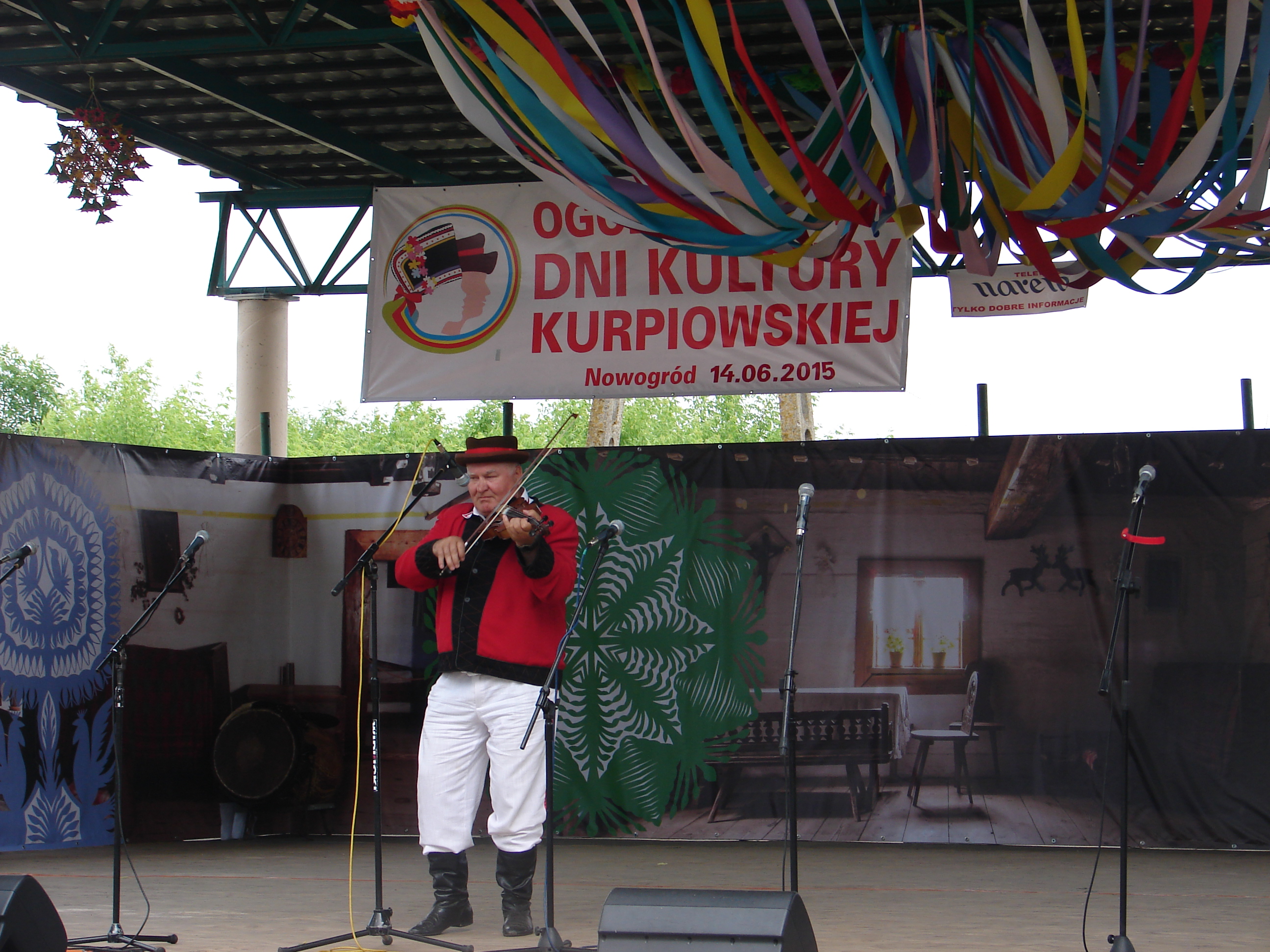 Występy solistów, gawędziarzy oraz śpiewaczy z całego regionu – w Nowogrodzie rozpoczynają się Dni Kultury Kurpiowskiej