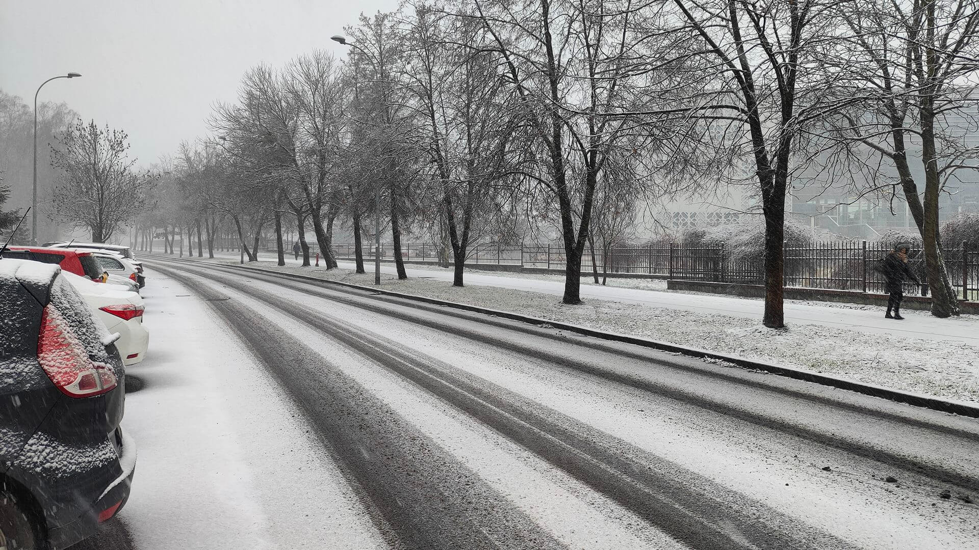 Synoptycy ostrzegają przed opadami śniegu i gołoledzią