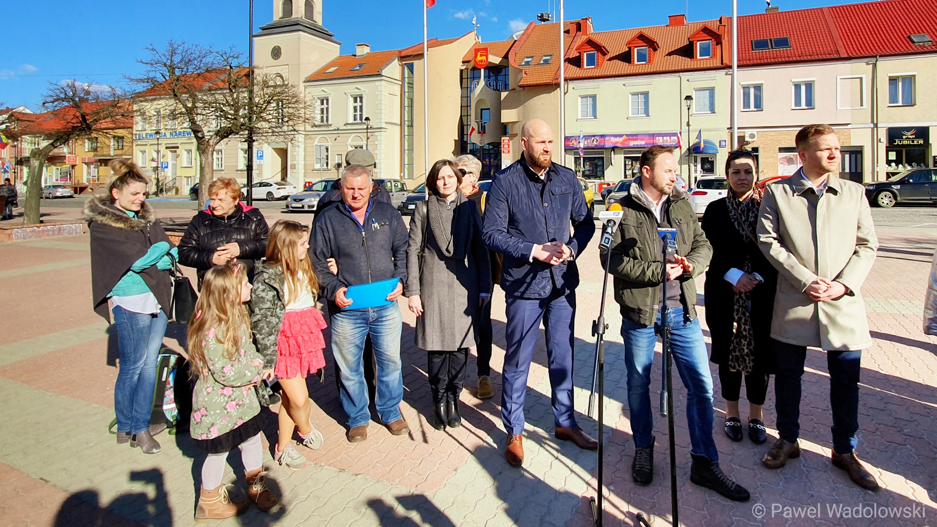 Tomasz Frankowski spotkał się z wyborcami przed łomżyńskim ratuszem