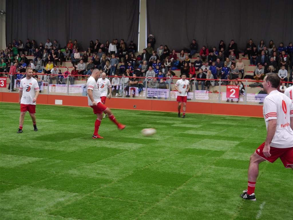 Gwiazdy na Mikołajkowym Turnieju Piłki Nożnej w Suwałkach
