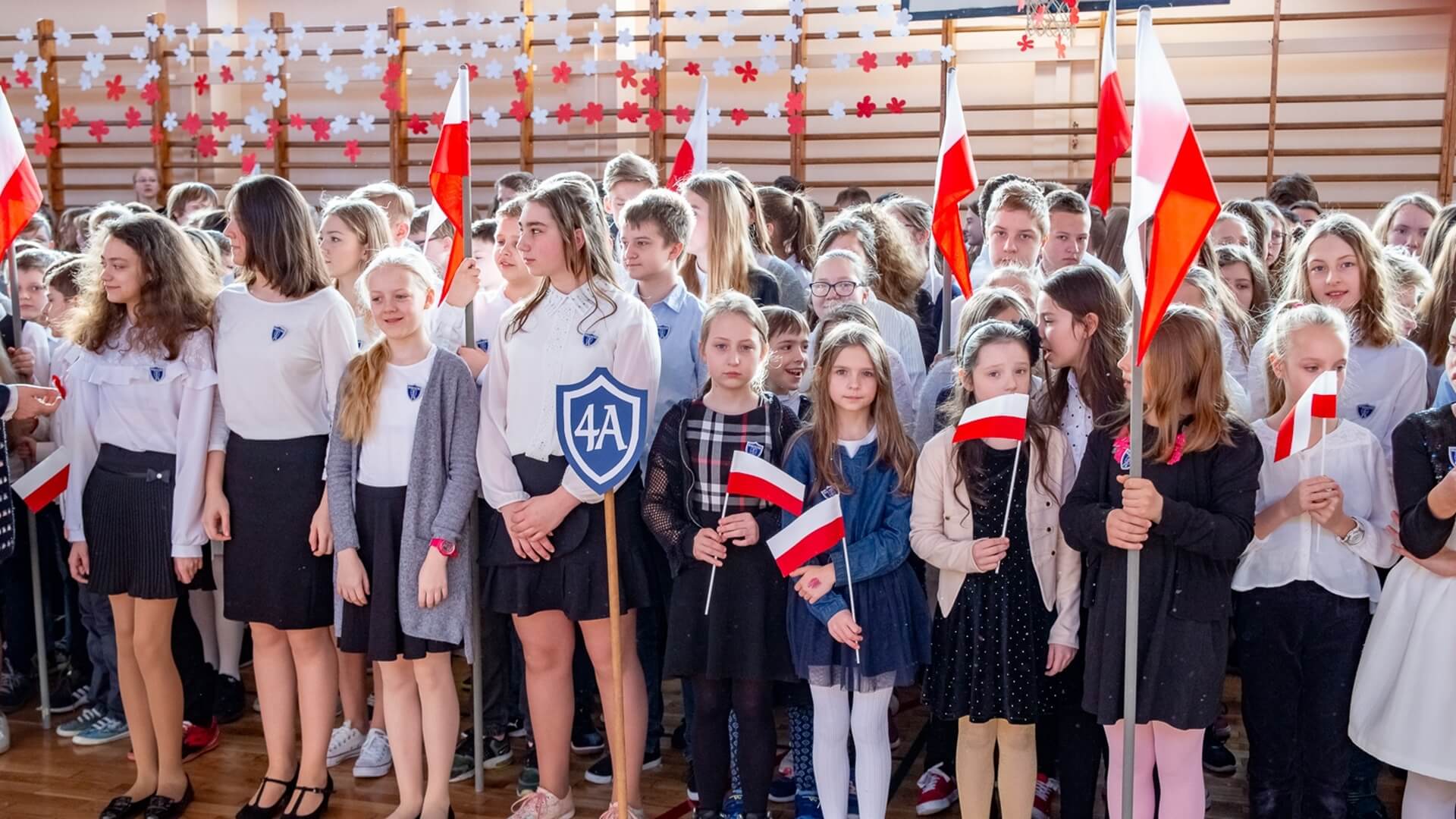 To nietypowa lekcja historii i śpiewu – prawie 600 uczniów wzięło udział w konkursie "Do Hymnu"