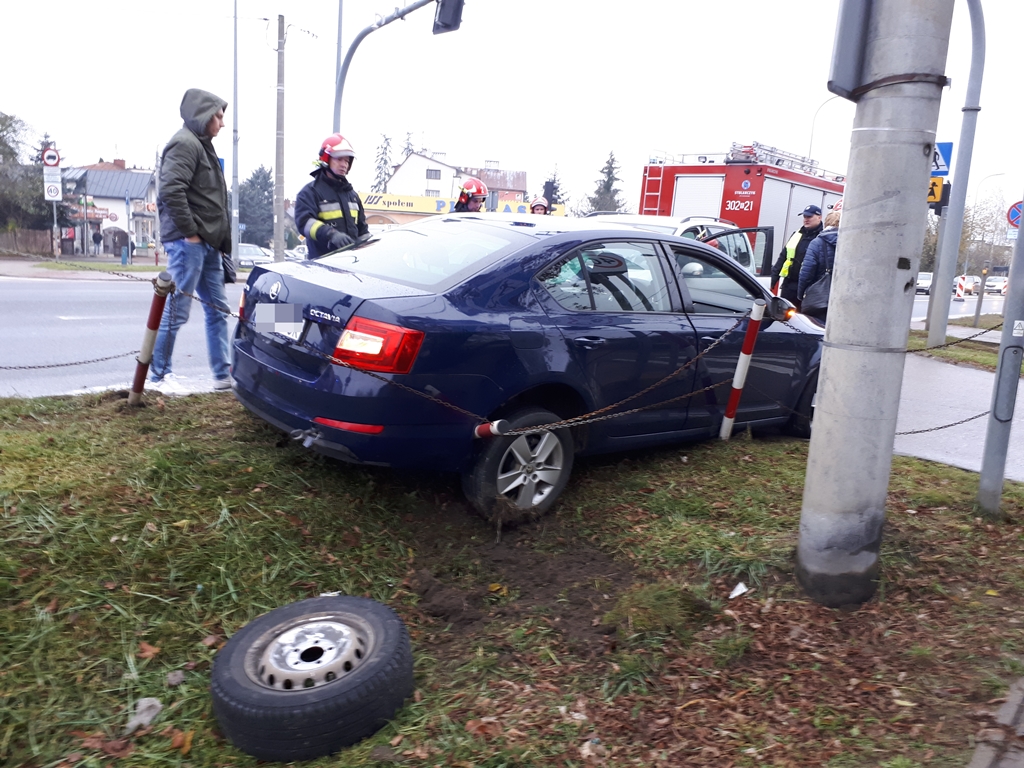 2 auta zderzyły się w Białymstoku na skrzyżowaniu ul. Łącznikowej z ul. Wysockiego