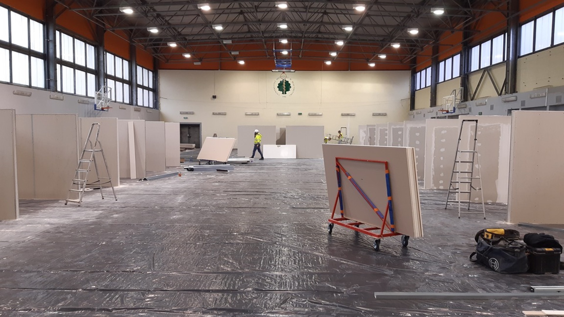 Szpitale tymczasowe w Białymstoku poszukują pracowników