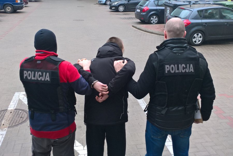 W jeden dzień białostoccy policjanci zatrzymali 8 poszukiwanych osób