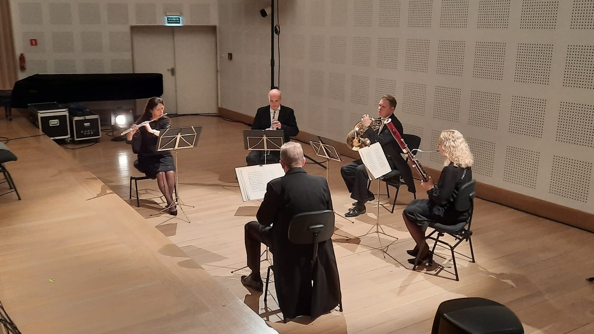 Muzycy Opery na wspólnych próbach przygotowują koncert wideo