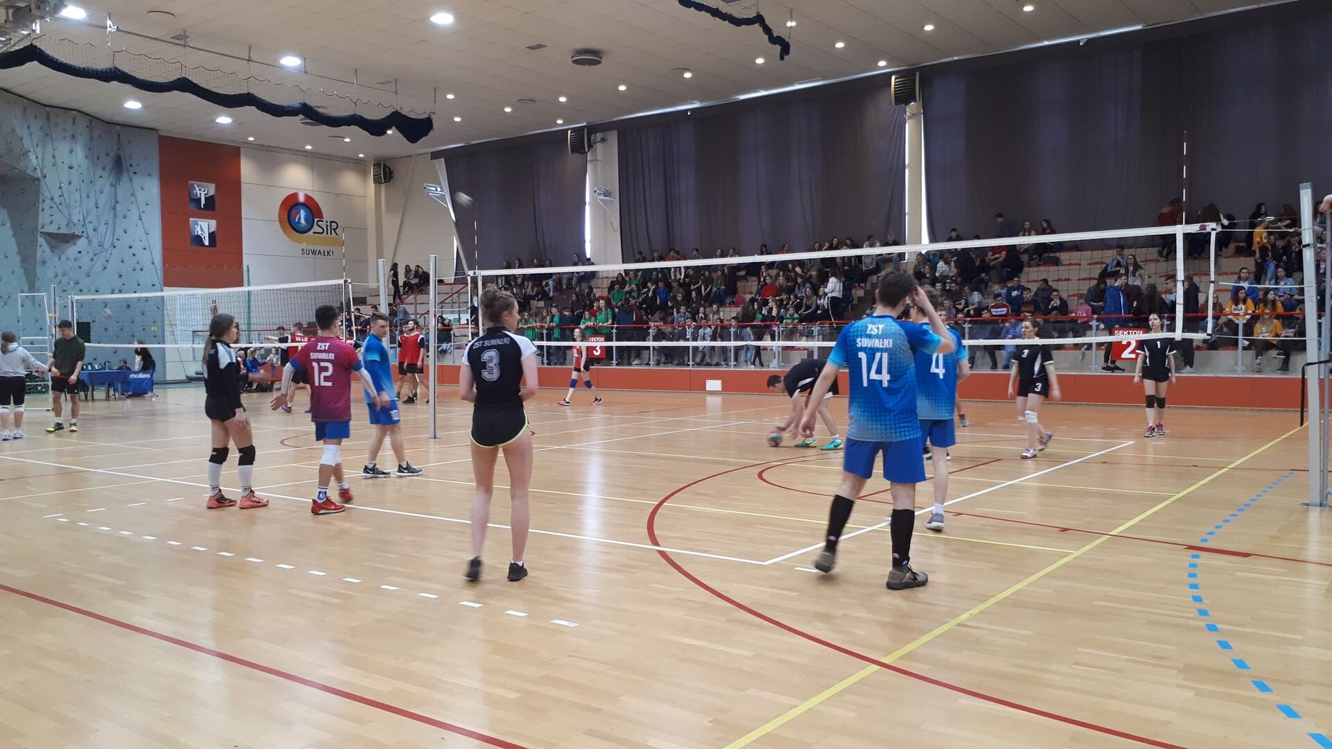 Uczniowie suwalskich szkół średnich wspierają niepełnosprawnych