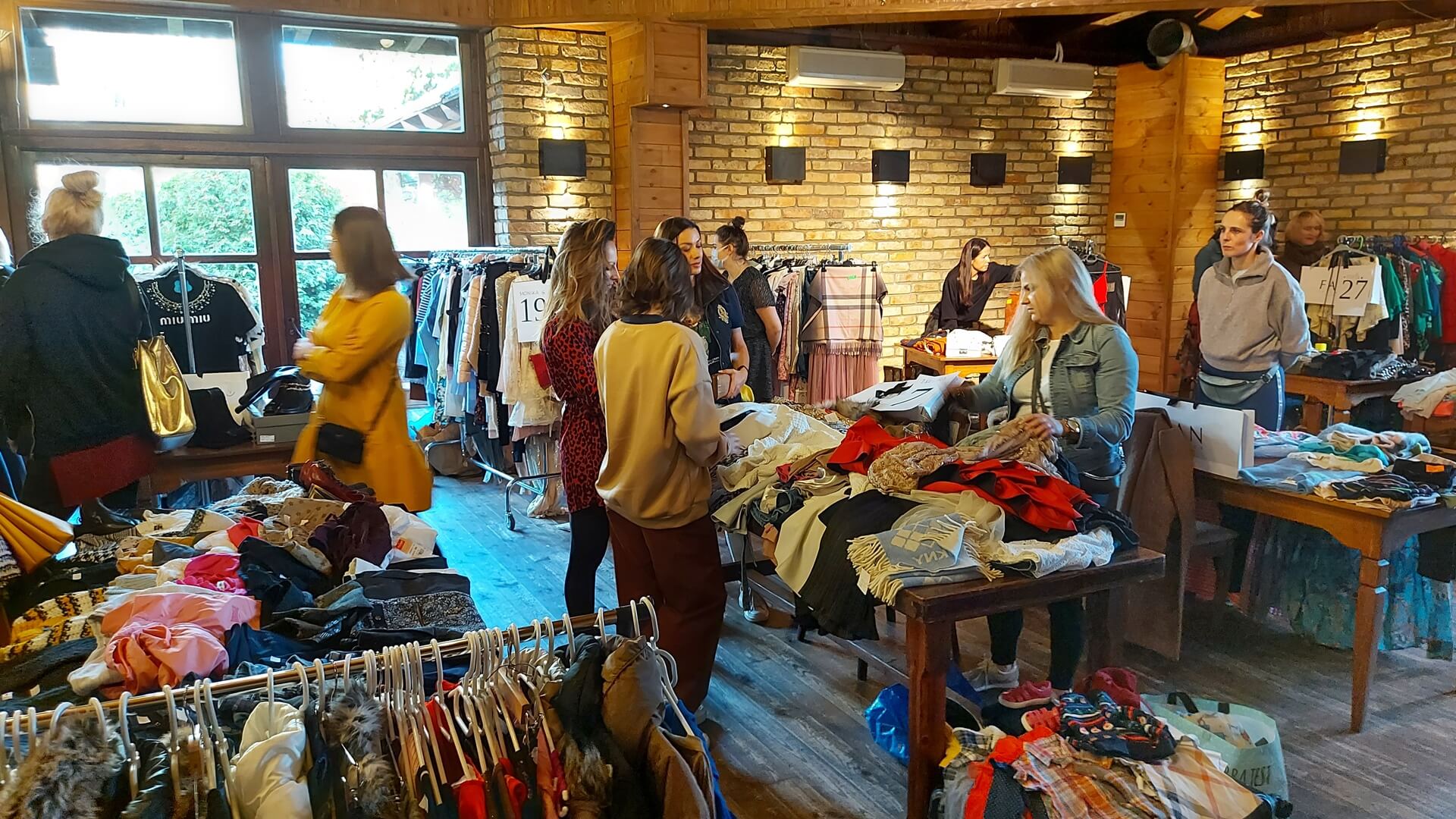 Akcja "Szanuj szafę i daj ubraniom drugie życie" w Białymstoku