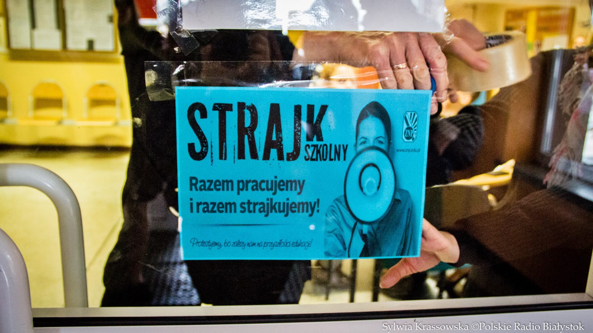 Trzeci dzień protestu nauczycieli - w Podlaskiem spada liczba strajkujących szkół