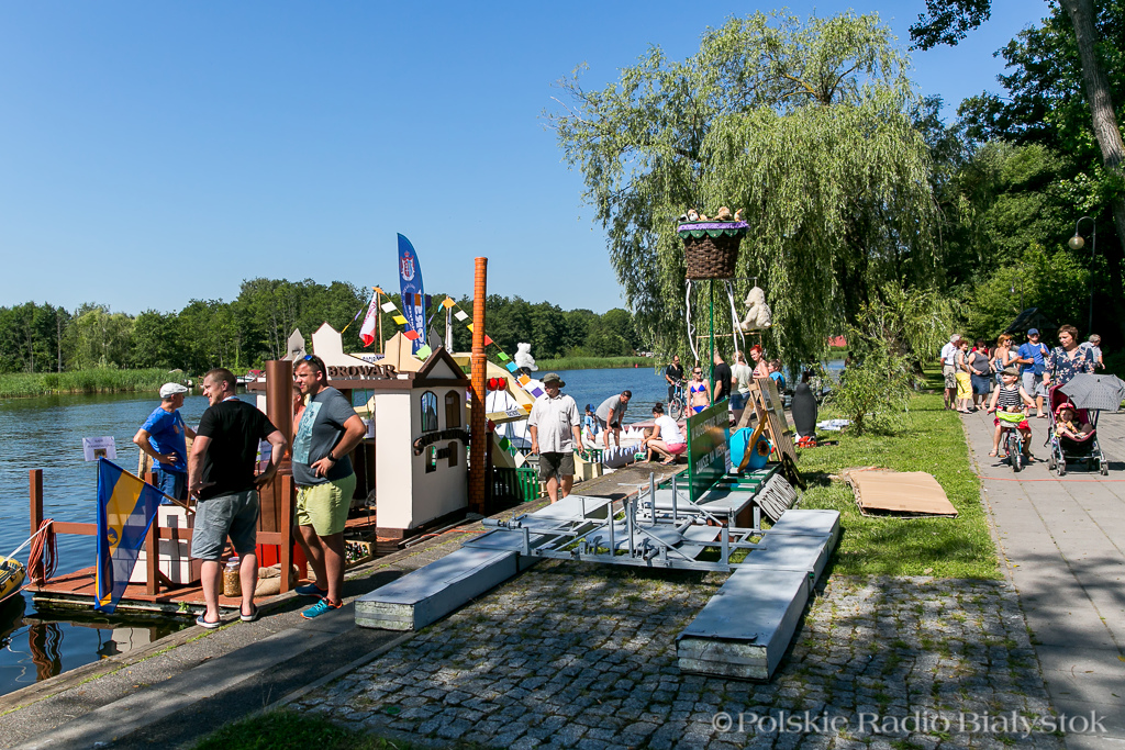 Ponad 20 ekip w XXII edycji Mistrzostw Polski w Pływaniu na Byle Czym w Augustowie