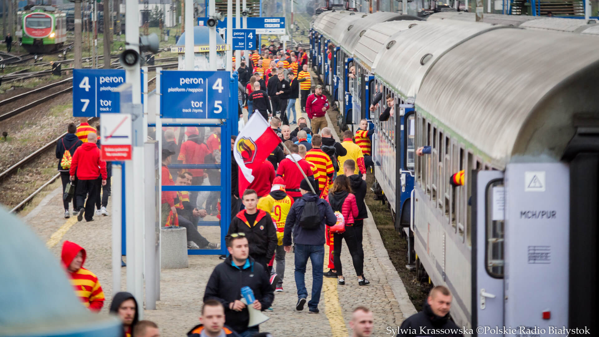 Kibice Jagiellonii na finał Pucharu Polski jadą specjalnymi pociągami [zdjęcia, wideo]
