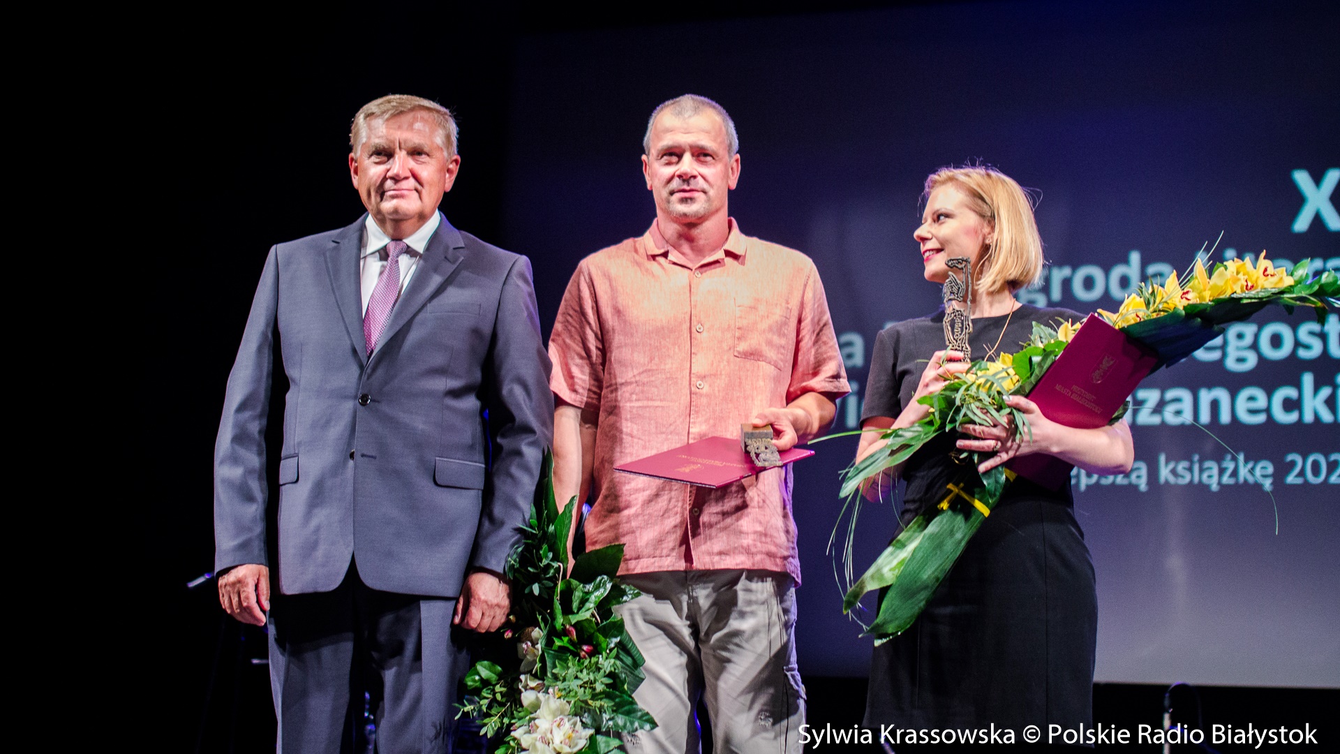 Piotr Janicki, Adam Kaczanowski oraz Joanna Bociąg z literacką nagrodą im. Wiesława Kazaneckiego [zdjęcia]