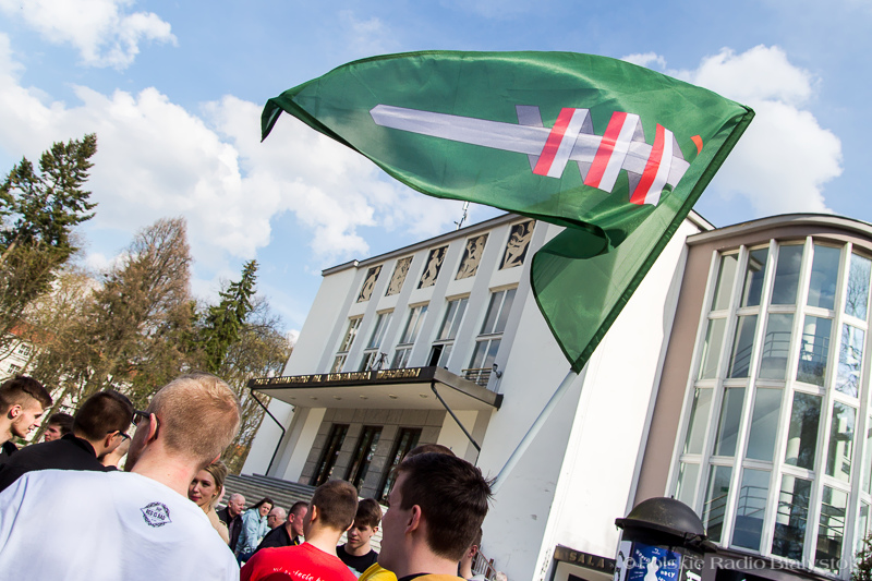 Białystok:  Protest przed spektaklem "Biała siła, czarna pamięć" [zdjęcia, wideo]