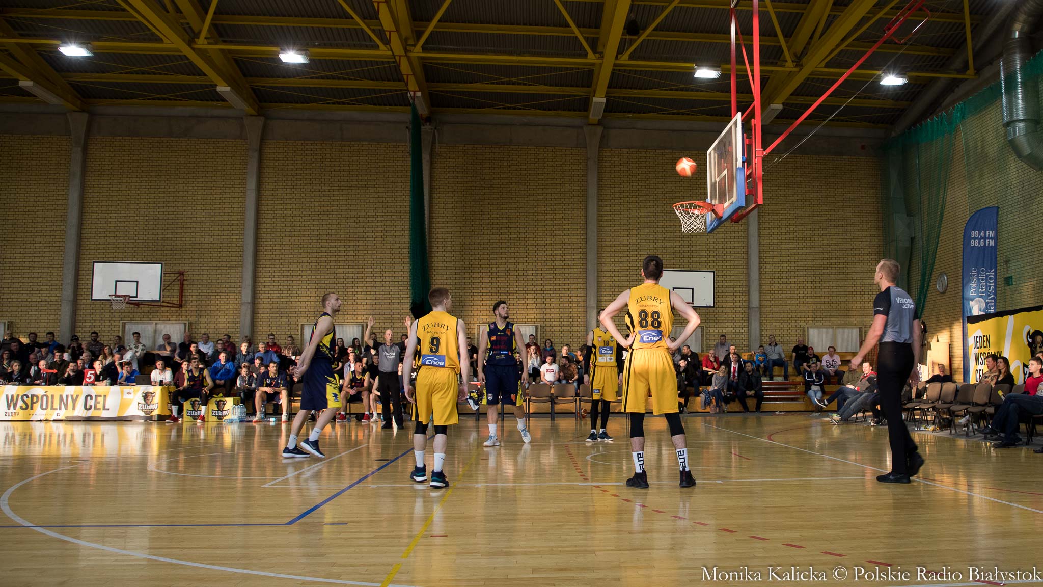 Żubry i Tur ze zwycięstwami w drugiej rundzie play-off o koszykarską 1. ligę